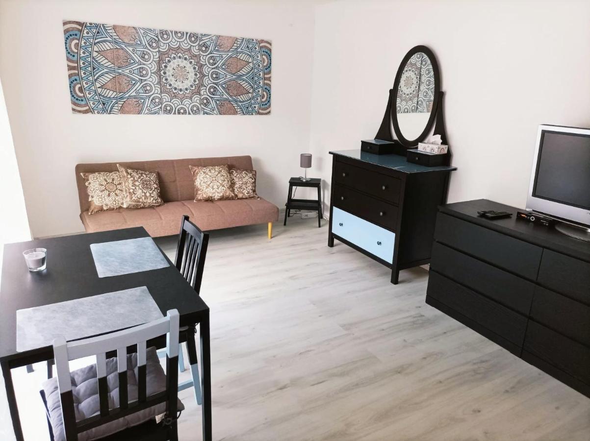 שונאו Kleine Ferienwohnung Mit Terrasse Am Waldrand מראה חיצוני תמונה